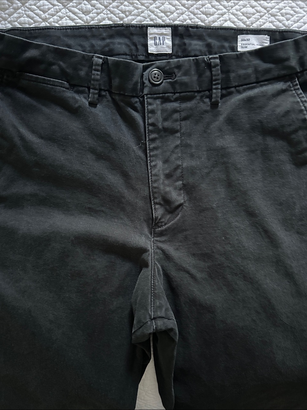 GAP Men's Black Essential Khakis SLIM 33-32